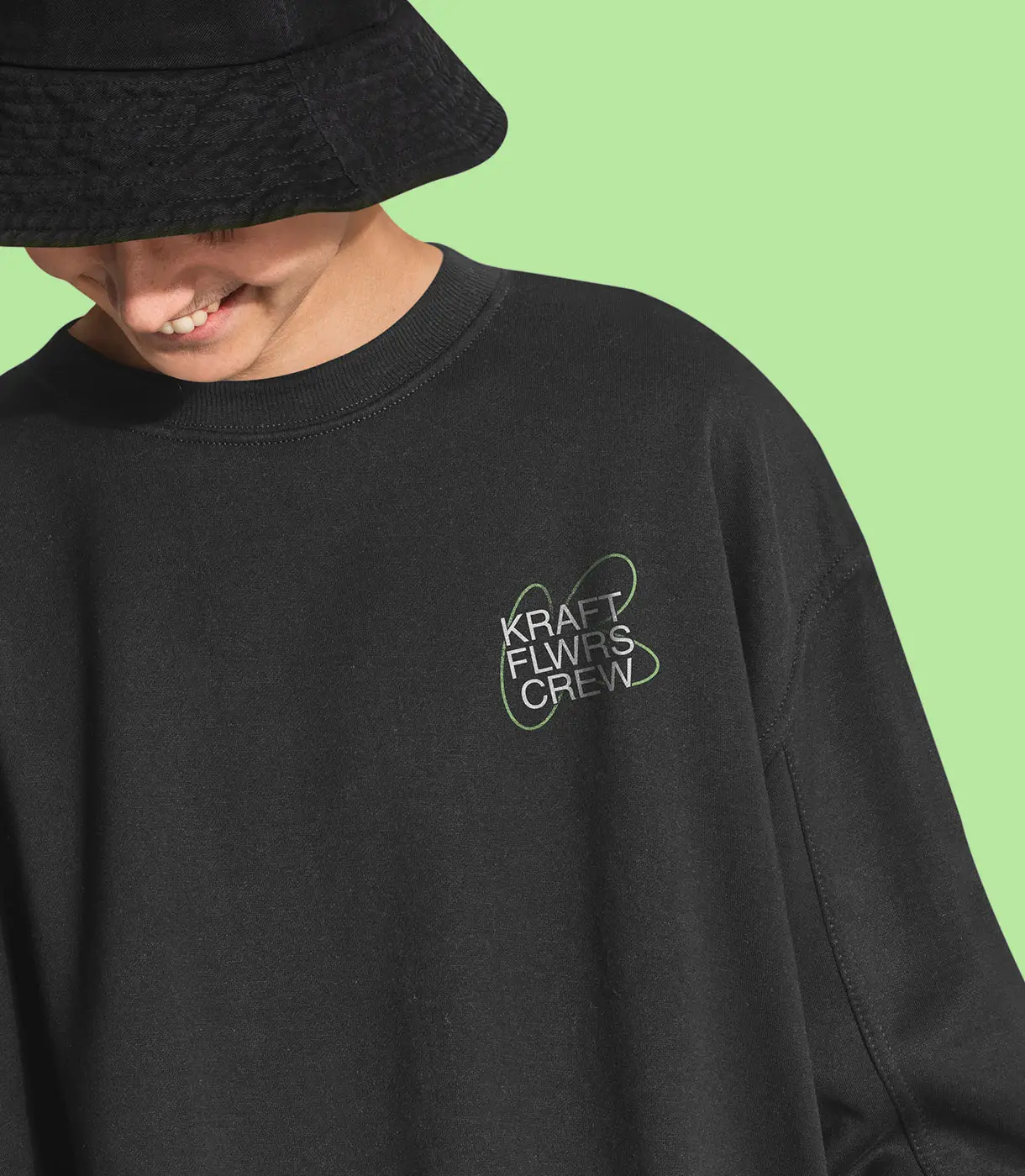 Брендированный мерч: черный лонгслив с логотипом